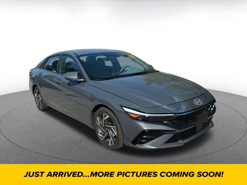 Used 2025 Hyundai Elantra SEL FWD image 1