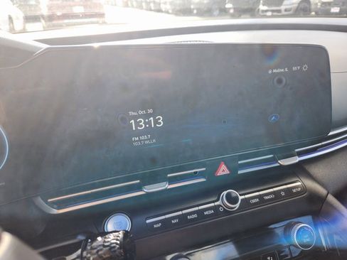 Used 2024 Hyundai Elantra Limited image 14