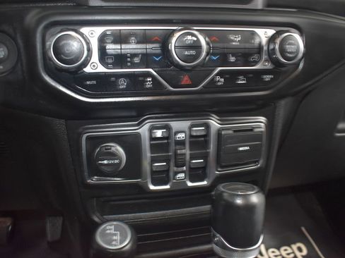 Used 2021 Jeep Gladiator Overland image 20