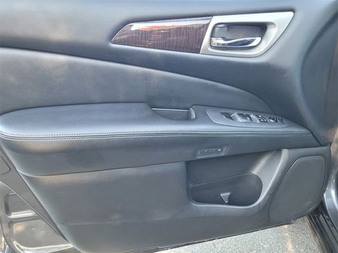 Used 2013 Nissan Pathfinder Platinum w/ Cargo Pkg image 17