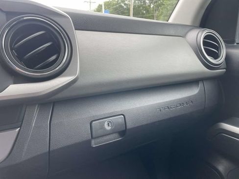 Used 2020 Toyota Tacoma SR5 RWD image 29