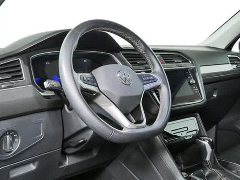 Used 2024 Volkswagen Tiguan SE FWD image 7