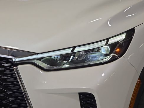 Certified 2024 INFINITI QX60 Sensory image 30