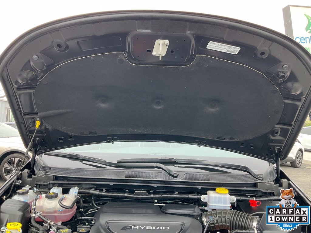 Used 2023 Chrysler Pacifica Limited w/ Uconnect Theater Family Group FWD image 13