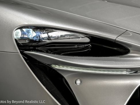 Used 2025 McLaren Artura Base image 5