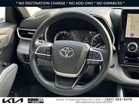 Used 2023 Toyota Highlander XLE AWD/4WD image 8