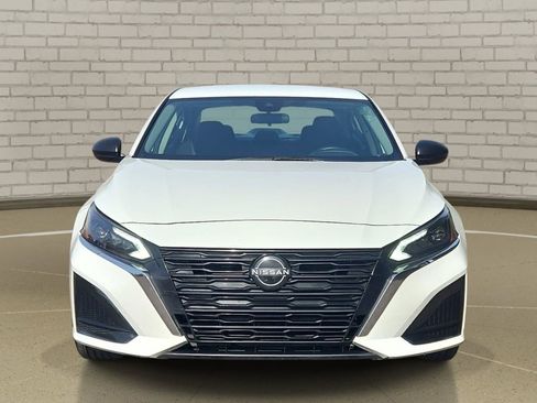 Used 2024 Nissan Altima 2.5 S FWD image 2