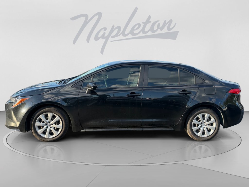 Used 2022 Toyota Corolla LE FWD image 2