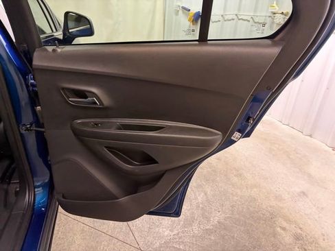 Used 2020 Chevrolet Trax LT w/ LPO, Protection Package AWD/4WD image 15