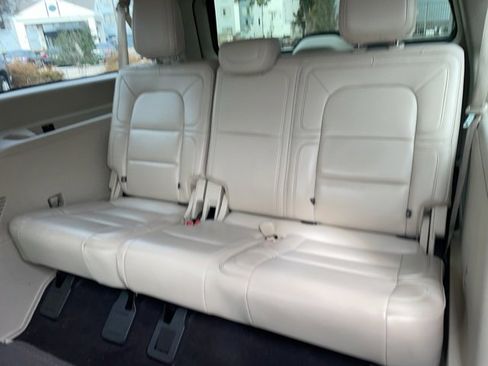 Used 2019 Lincoln Navigator L Reserve image 11