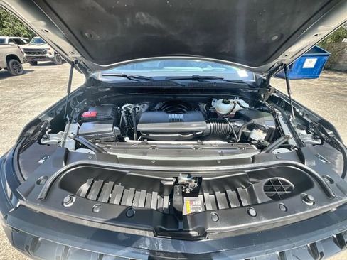 Used 2025 Chevrolet Suburban Z71 image 29