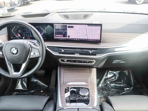 Used 2025 BMW X5 sDrive40i w/ Premium Package image 13