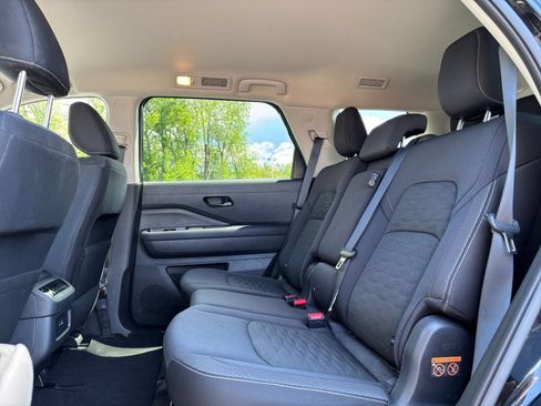 Used 2025 Nissan Pathfinder SV AWD/4WD image 28