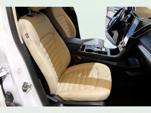 Used 2021 Ford Edge SEL image 16