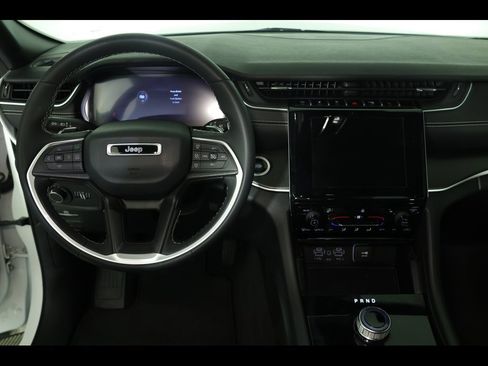 Used 2023 Jeep Grand Cherokee Altitude image 16