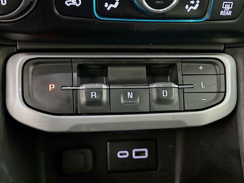 Used 2023 GMC Acadia SLE image 24