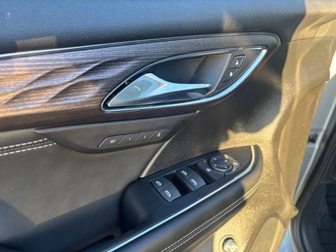 Used 2023 Buick Envision Avenir image 12