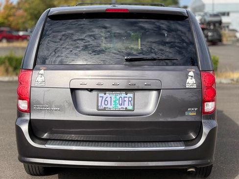 Used 2019 Dodge Grand Caravan SXT FWD image 4