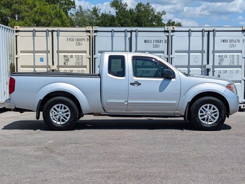 Used 2016 Nissan Frontier SV w/ SV Value Truck Package RWD image 3