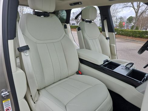 New 2026 Land Rover Range Rover SE image 10