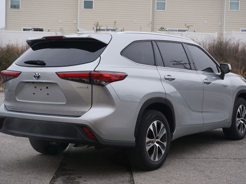 Used 2021 Toyota Highlander XLE image 7