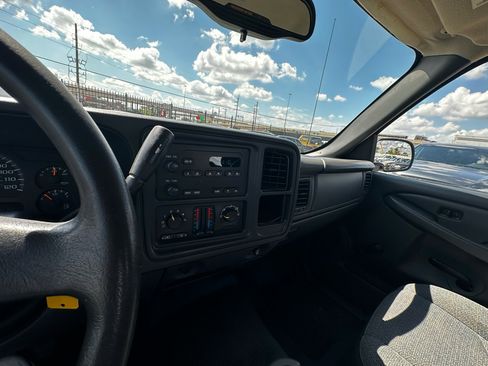Used 2005 Chevrolet Silverado 1500 W/T image 40