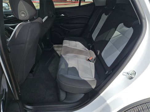 Used 2025 Chevrolet Trax LS image 27