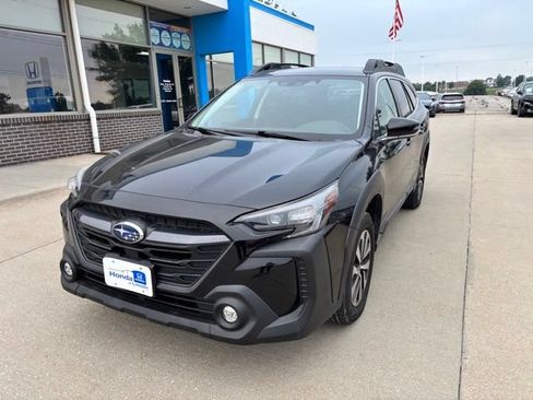Used 2023 Subaru Outback Premium AWD/4WD image 1