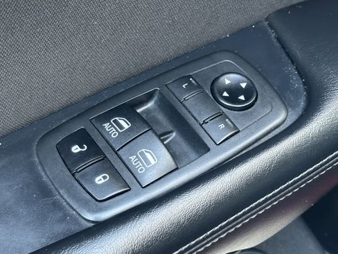 Used 2019 Dodge Challenger SXT image 13