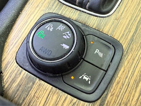Used 2018 GMC Acadia Denali w/ Technology Package AWD/4WD image 19