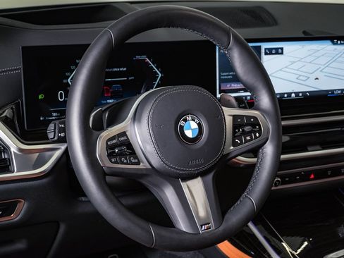 Used 2026 BMW X7 xDrive40i w/ M Sport Package AWD/4WD image 21