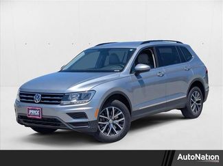 Used 2020 Volkswagen Tiguan SE image 1
