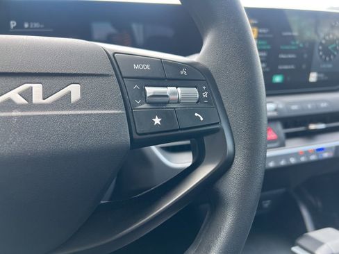 Used 2025 Kia K4 LXS image 40
