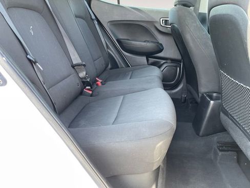 Used 2021 Hyundai Venue SE image 25