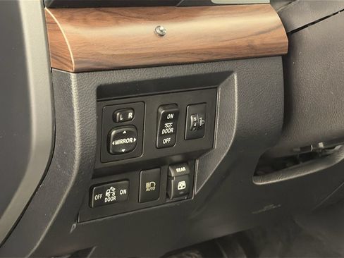 Used 2018 Toyota Tundra Limited w/ Limited Premium Package AWD/4WD image 12