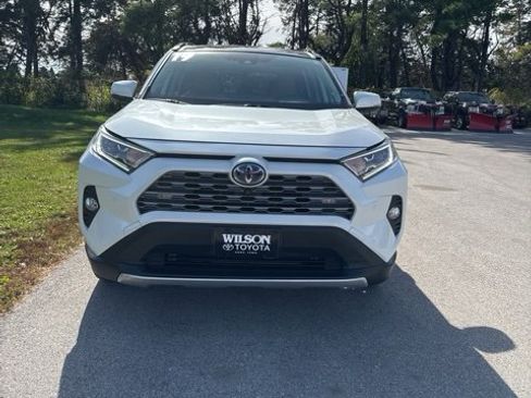 Used 2019 Toyota RAV4 Limited image 3