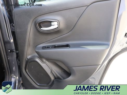 Used 2023 Jeep Renegade Latitude AWD/4WD image 11