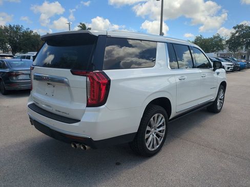 Used 2022 GMC Yukon XL Denali AWD/4WD image 6