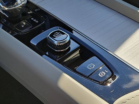 New 2026 Volvo XC60 B5 Ultra w/ Protection Package Premier image 19