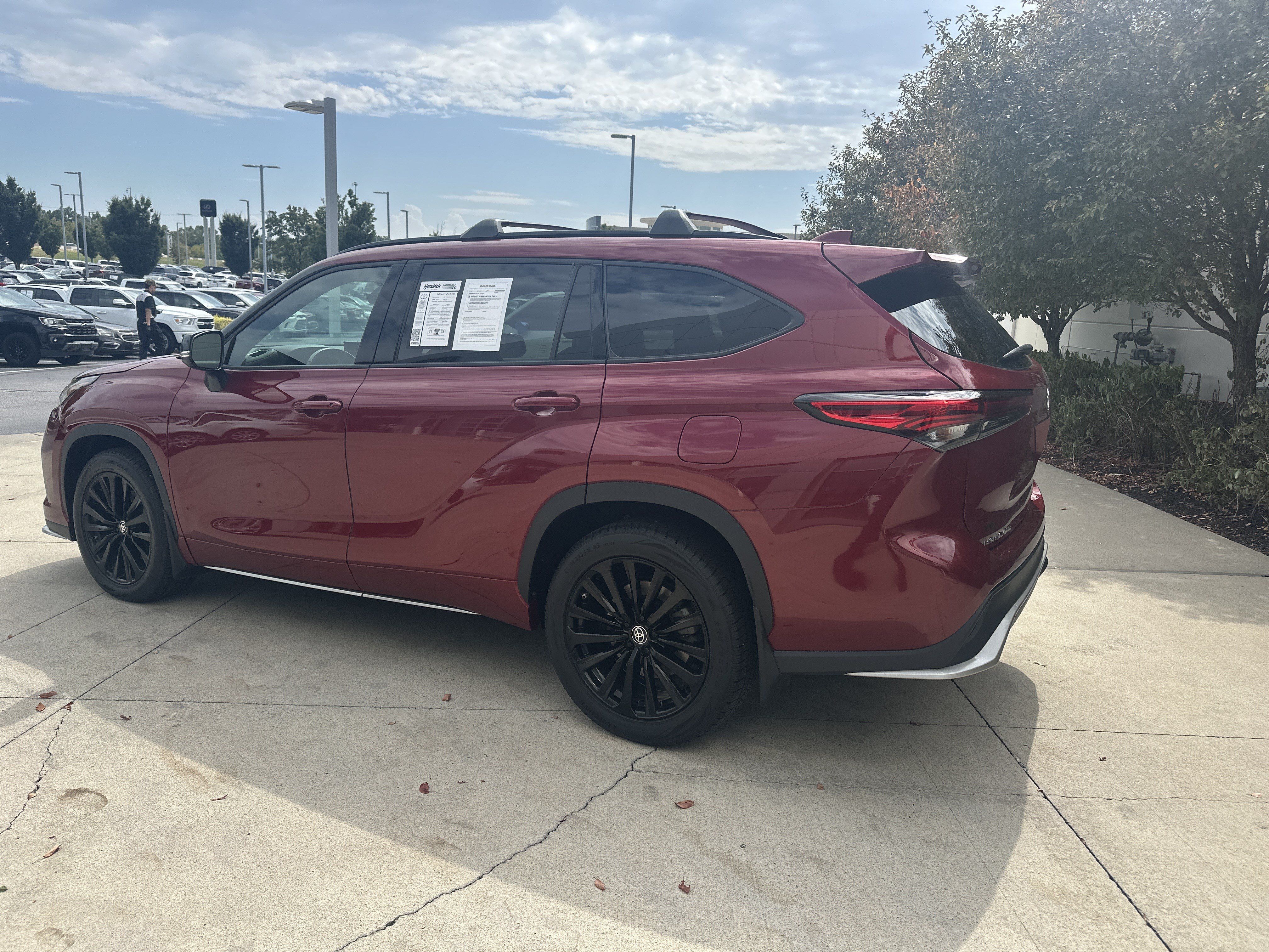 Used 2023 Toyota Highlander XSE AWD/4WD image 7