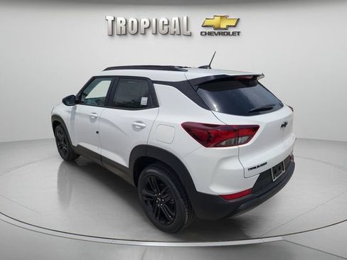 New 2026 Chevrolet TrailBlazer LT w/ Midnight Edition FWD image 3