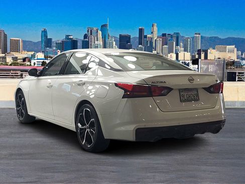 Used 2024 Nissan Altima 2.5 SR FWD image 5