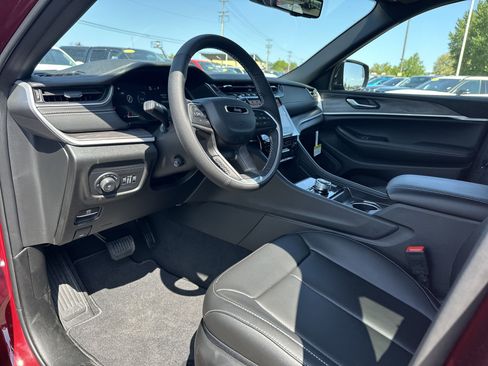 New 2025 Jeep Grand Cherokee L Limited w/ Luxury Tech Group II image 9