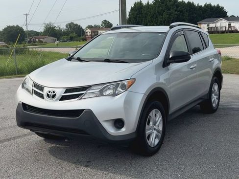 Used 2015 Toyota RAV4 LE FWD image 4