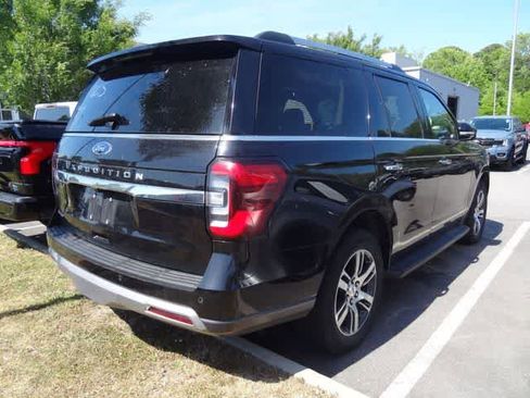 Used 2024 Ford Expedition Limited RWD image 3