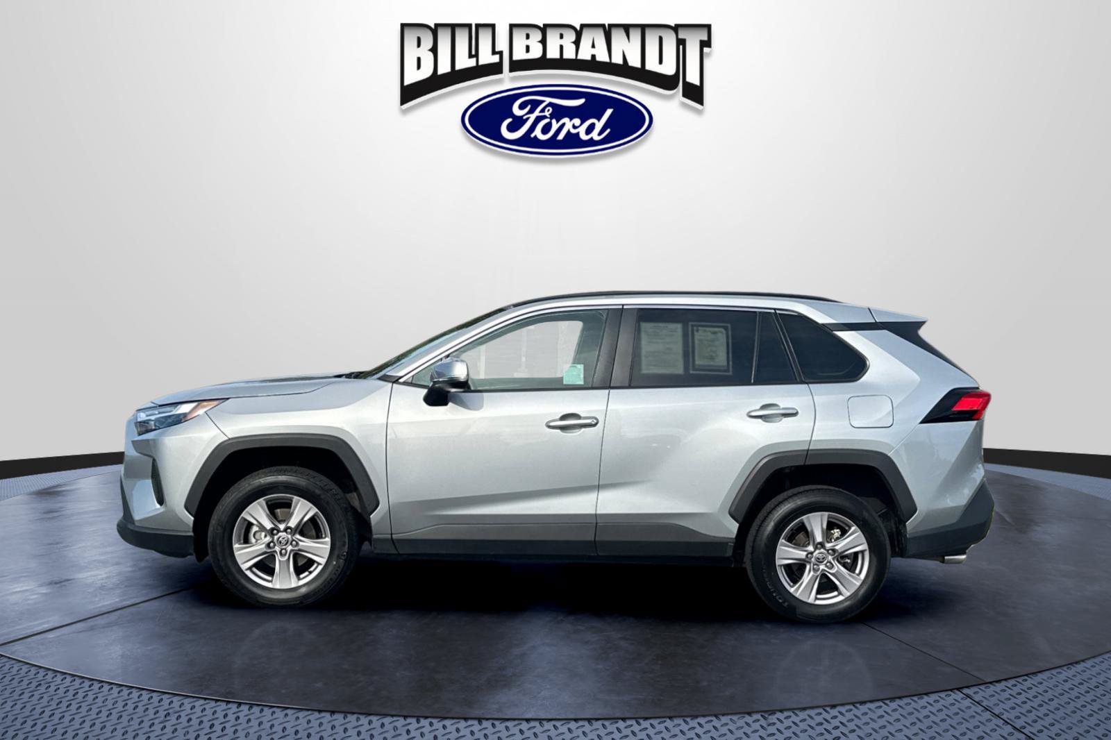 Used 2025 Toyota RAV4 XLE FWD image 6