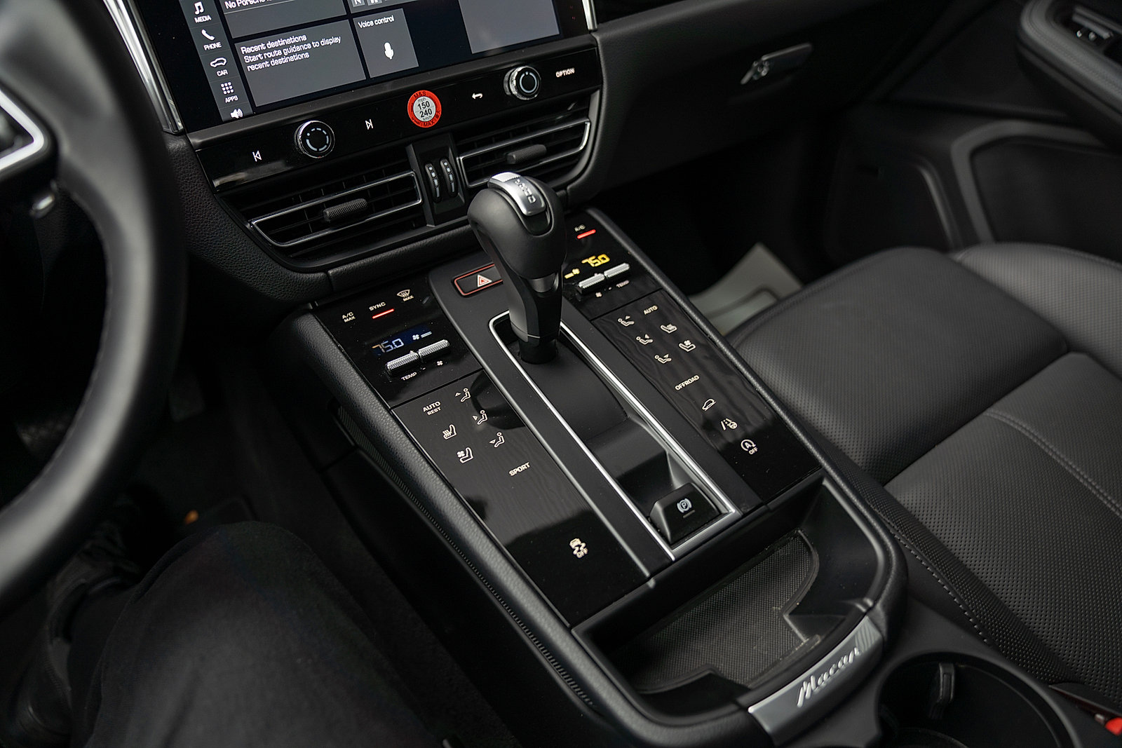Used 2026 Porsche Macan AWD/4WD image 13