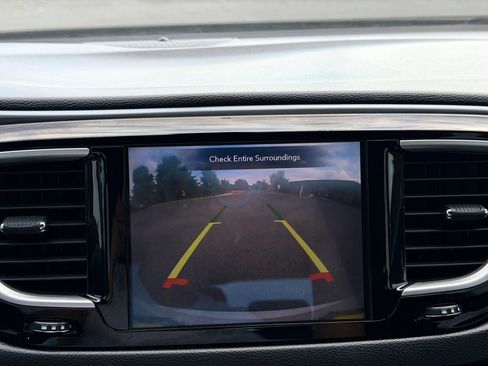 Used 2020 Chrysler Pacifica Touring-L w/ S Appearance Package FWD image 21