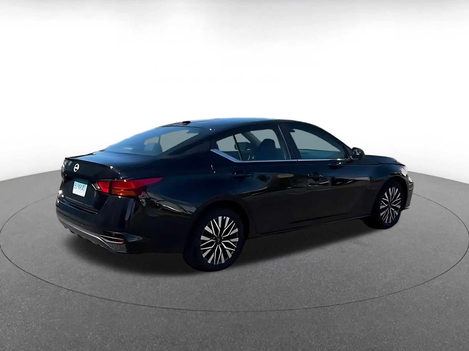Used 2026 Nissan Altima 2.5 SV FWD image 3