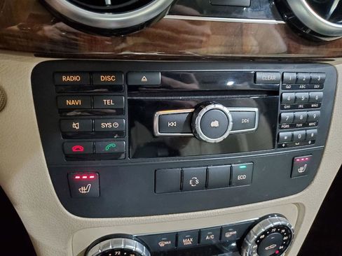 Used 2014 Mercedes-Benz GLK 350 4MATIC image 32